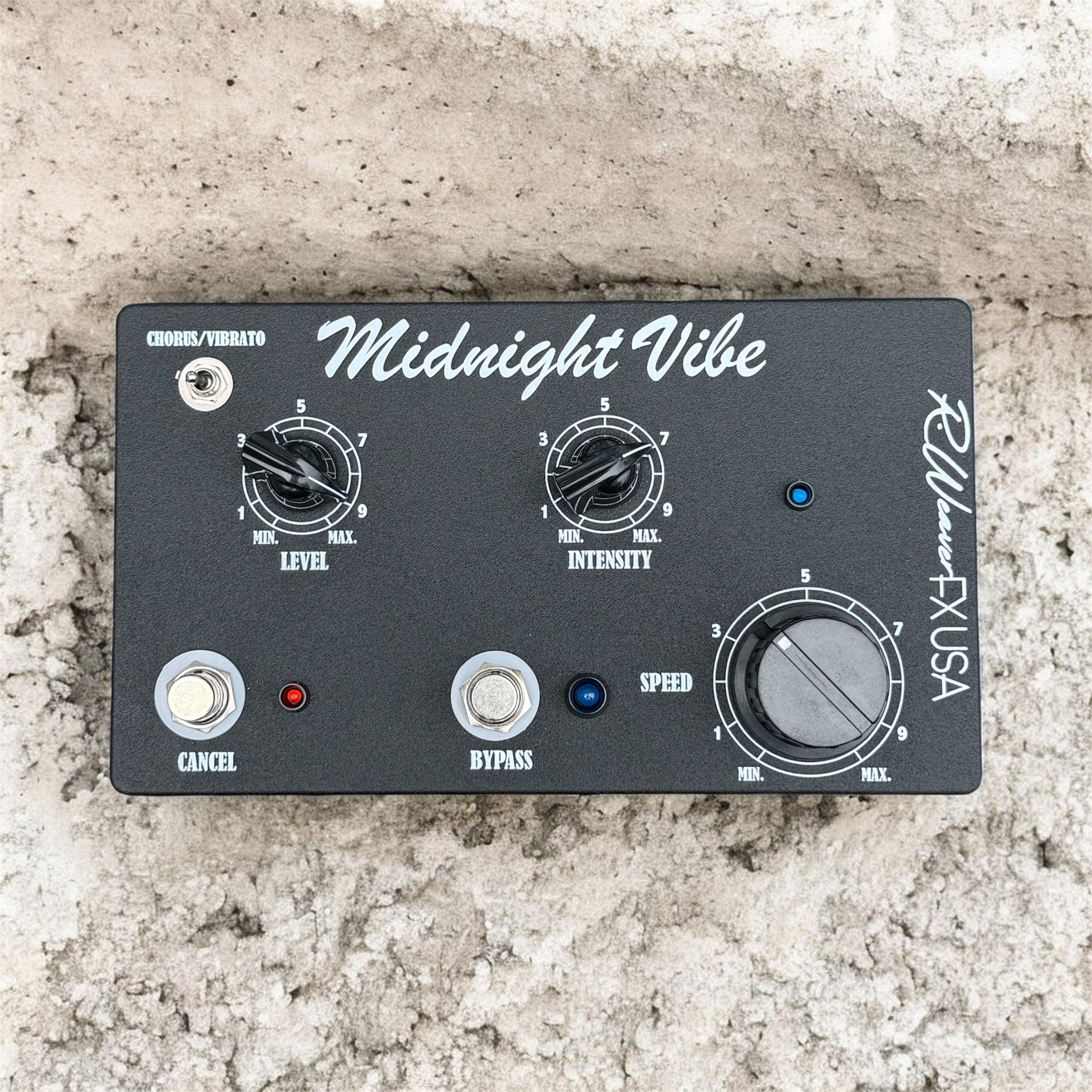 Midnight Vibe – R Weaver FX Handbuilt Pedals
